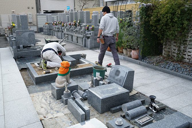 樹木葬工事中の場面